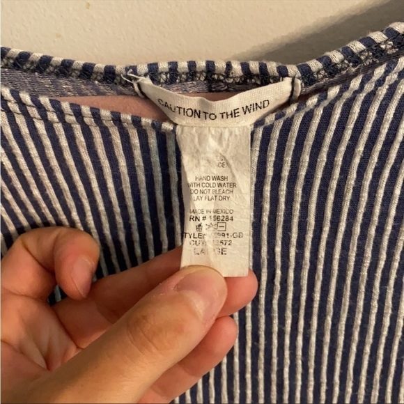 Blue and white crop top size large - Picture 3 of 3